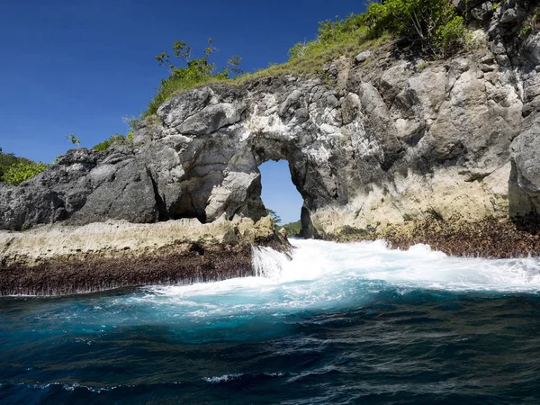 Limestone Rocks Covered Greenery West Coast Penida Island Indonesi — Stock Photo, Image