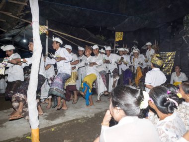  Bali Hindu törenleri dans çocuklar, Nusa Penida, Endonezya