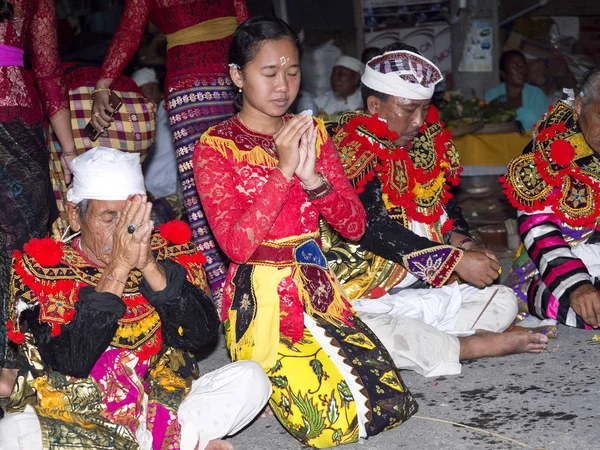 Ropa Festiva Ceremonias Hindúes Toyopakeh Nusa Penida Indonesia —  Fotos de Stock