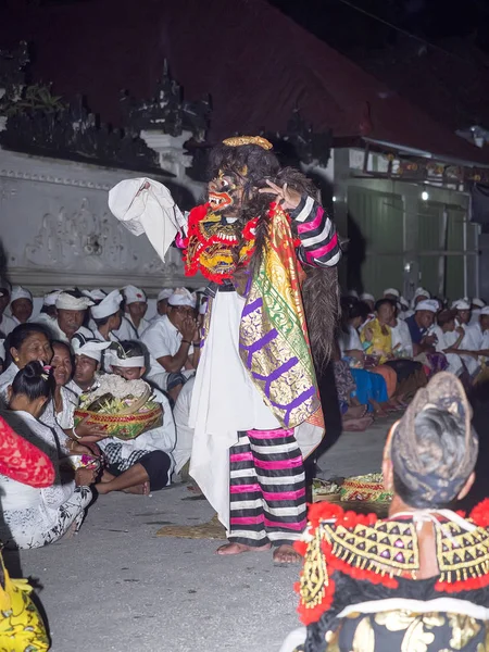 ヒンドゥー教の儀式 Toyopakeh ペニダ島 インドネシアのお祝い服 — ストック写真
