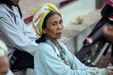 :piyasada, köy Toyopakeh, Nusa Penida Endonezya pazarlamacı 