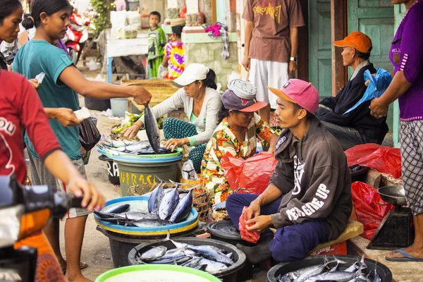 Sprzedawczyni Rynku Wieś Toyopakeh Nusa Penida Indonezja — Zdjęcie stockowe