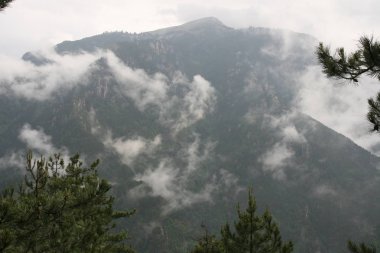 Bulutların altında Mount Olympos, Yunanistan