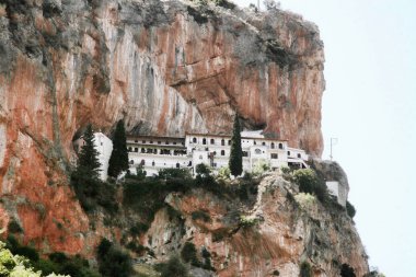 Güzel manastır kayada, Yunanistan yüksek