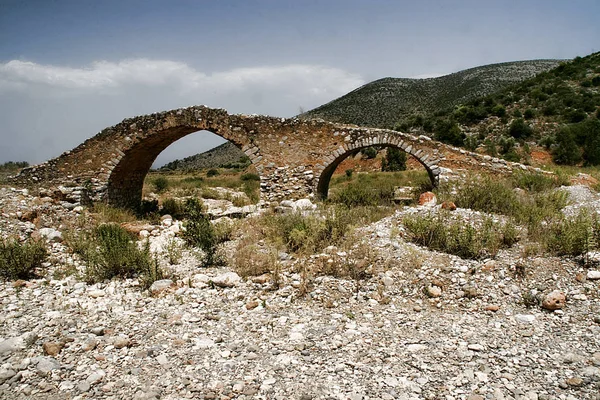 Çok eski taş köprü, Yunanistan