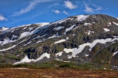 Norveç dağlarda eriyen kar