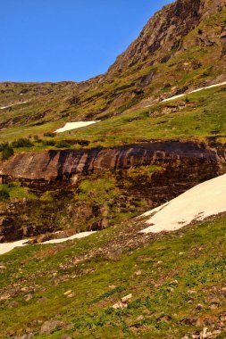 Kar eritme dere Norveç dağlarında oluşturur
