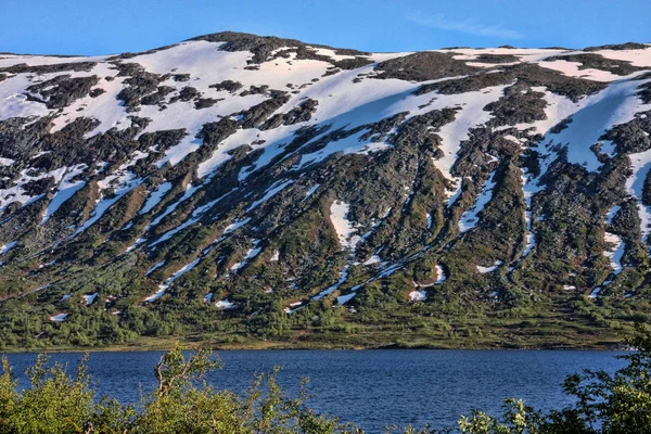 ノルウェーの山の春の風景 — ストック写真
