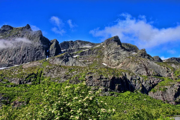 Nubes Vuelan Las Montañas Noruegas Noruega — Foto de Stock