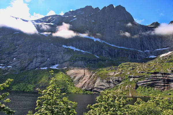 Molnen Flyga Norska Bergen Norge — Stockfoto