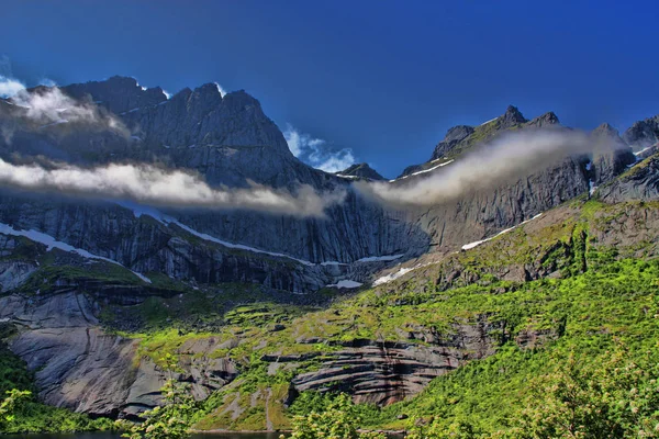 Wolken Vliegen Noorse Bergen Noorwegen — Stockfoto