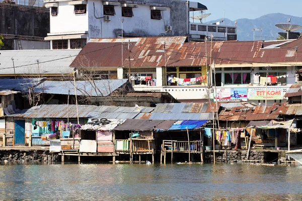 Casas Paja Junto Río Manado Sulawesi Indonesia — Foto de Stock