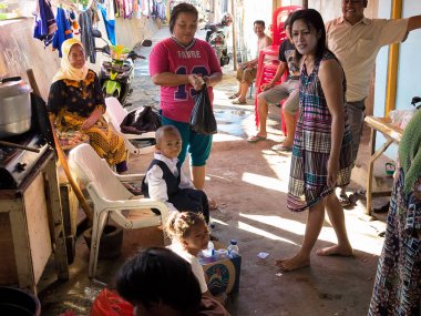 Manado, Sulawesi, Endonezya - Ağustos 4.2015: hayat nehrinde, 4 Ağustos. 2015 Manado, Sulawesi, Endonezya