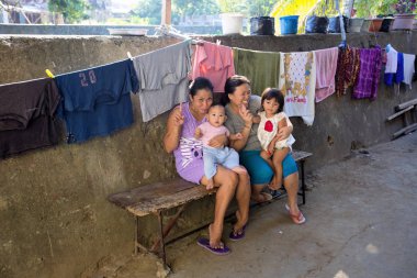 Manado, Sulawesi, Endonezya - Ağustos 5.2015: hayat nehrinde, 5 Ağustos. 2015 Manado, Sulawesi, Endonezya