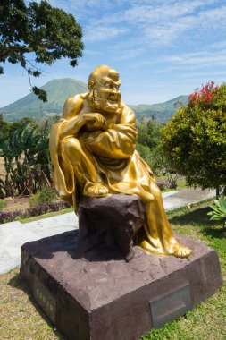 yaldızlı heykel, karmaşık Ban Hin Kiong Tapınak, Kuzey Sulawesi, Endonezya 