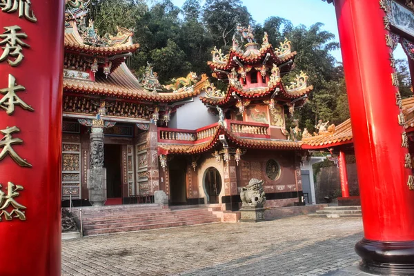 Ozdobna Brama Przed Klasztorem Tajwan — Zdjęcie stockowe