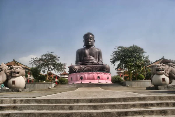 Buda Dağlarda Tayvan Muhteşem Heykeli — Stok fotoğraf