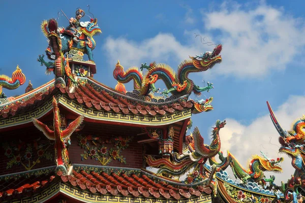 Dragões Decoração Telhado Tradicional Taiwan — Fotografia de Stock