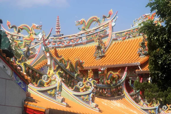 Złocony Pomnik Saint Świątyni Pobliżu Tien Hsiang Tajwan — Zdjęcie stockowe