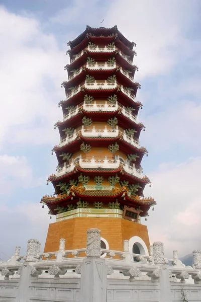 Large Pagoda Sun Moon Lake Taiwan — Stock Photo, Image