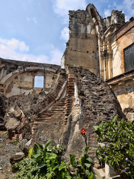 Антигуа-Гватемала, руины города после землетрясений и наводнений — стоковое фото