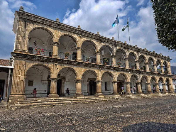 Антигуа, Guatemala, Columns Palacio del Ayuntamiento — стоковое фото