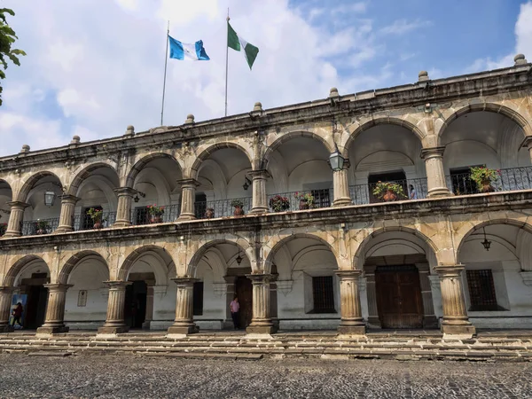 Antigua, Guatemala, Columns Palacio del Ayuntamiento — Stock Photo, Image