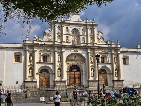 Сохранившиеся здания от испанской колонизации, Антигуа-Гватемала , — стоковое фото
