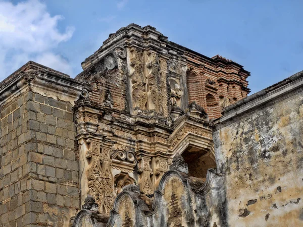 Antigua Guatemala, ruínas da cidade após terremotos e inundações — Fotografia de Stock