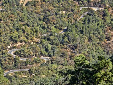 Serpantinli güneybatı Guatemala yolda