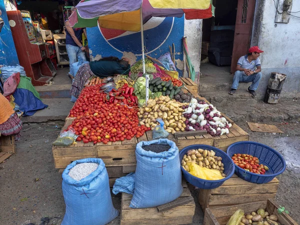 GUATEMALA FEBRERO 4 2019: Mercado local en Guatemala central, 4 de febrero de 2019 Quetzaltenango, Guatemala — Foto de Stock