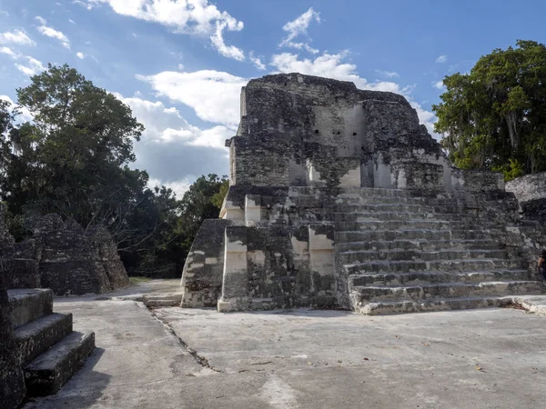 Piramitleri ülkenin en önemli Maya şehir Tikal Park, Guatemala — Stok fotoğraf