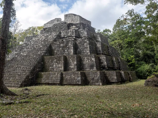 Parc national Yaxha Nakum Naranjo, Monument archéologique maya, Guatemala — Photo