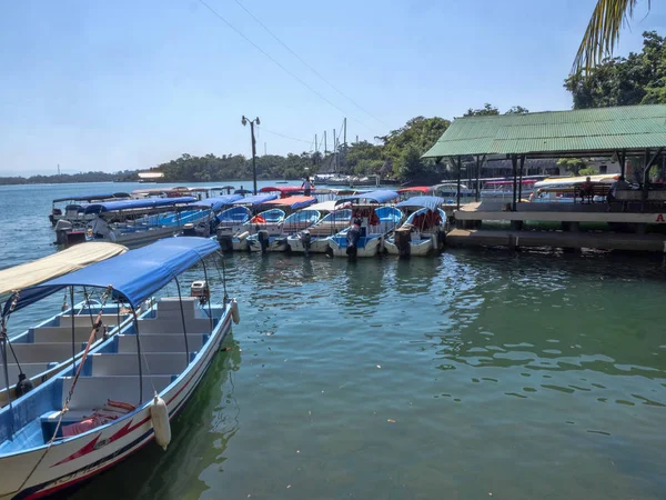 Tourist boats on Rio Dulce, Guatemala — Stock Photo, Image