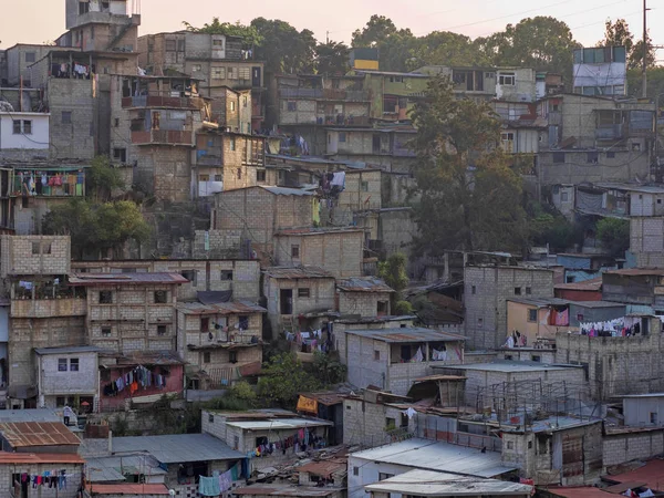 Pobres viviendo en Ciudad de Guatemala — Foto de Stock