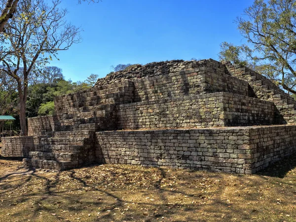 Sítio arqueológico copano da civilização maia, não muito longe da fronteira com a Guatemala. Foi a capital do período principal do reino clássico do século V ao IX d.C.. . — Fotografia de Stock