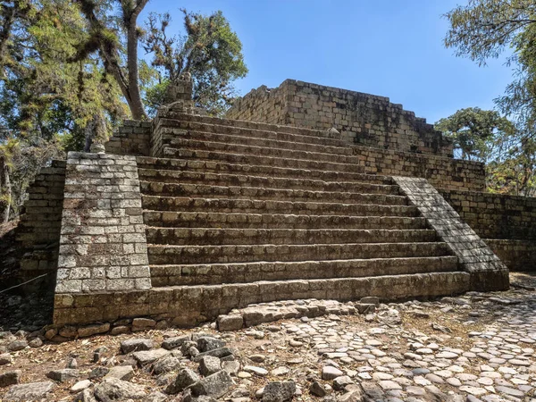 Sito archeologico copano di civiltà maya, non lontano dal confine con il Guatemala. Fu la capitale del principale periodo del regno classico dal V al IX secolo d.C. . — Foto Stock