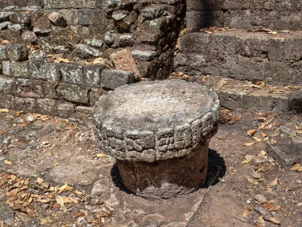 코 판에 있는 과테말라와의 국경에서 멀지 않은 마 야 문명의 고고학 사이트. 그것은 9 세기 광고 5에서 주요 고전 왕국 시대의 수도. — 스톡 사진