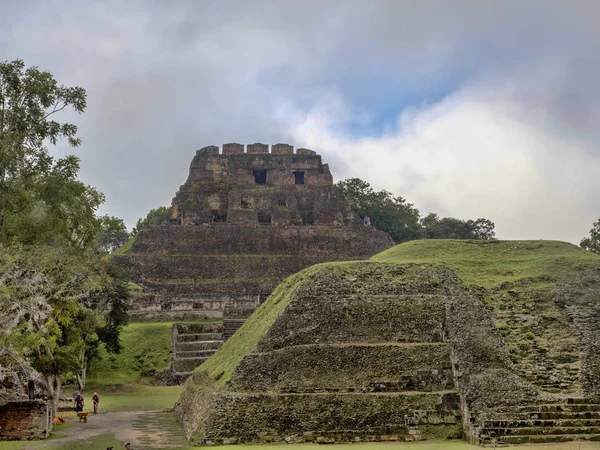 Xunantunich のマヤ考古学的モニュメント、ベリーズ — ストック写真