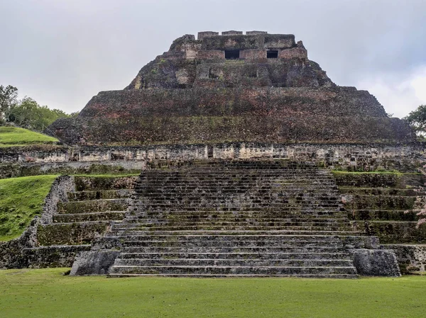 Xunantunich のマヤ考古学的モニュメント、ベリーズ — ストック写真