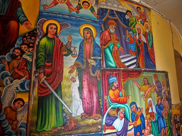 Religiöse Fresken an der Wand des tana hayk eysus vereinigten Klosters am tana-See in Äthiopien — Stockfoto