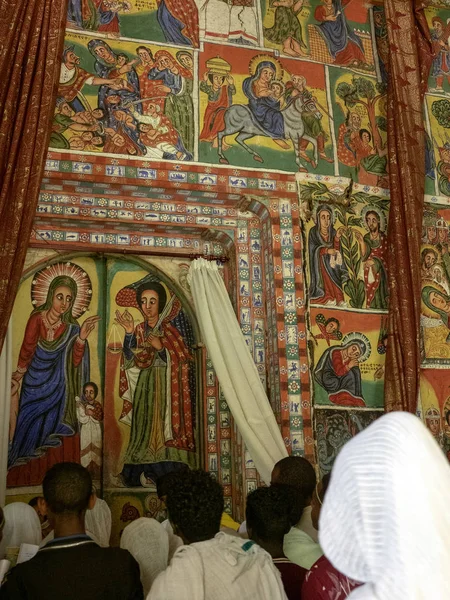 Frescos religiosos en las paredes de Debere Tsehay tekele en el lago Tana en Etiopía — Foto de Stock