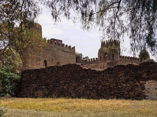 Комплекс Императорского дворца Фасил Гебби, названный "Камелот Африки", был включен в список Всемирного наследия ЮНЕСКО в 1979 году в Эфиопии. — стоковое фото