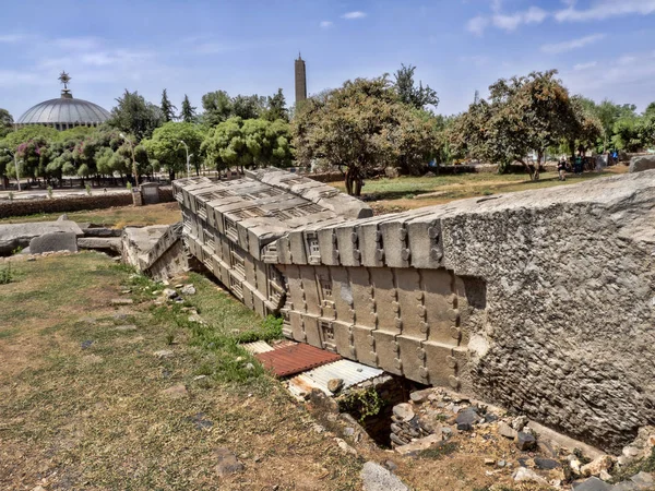 Os obeliscos Aksumianos são um verdadeiro mistério para a Etiópia; os Colossi são esculpidos a partir de um pedaço de pedra — Fotografia de Stock