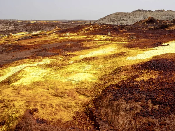 Zoutkristallen in de Danakil depressie creëren een ongelooflijke verscheidenheid aan kleuren. Ethiopië — Stockfoto