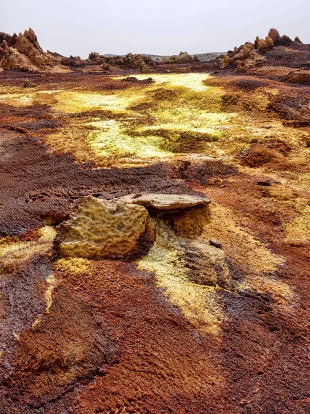 Zoutkristallen in de Danakil depressie creëren een ongelooflijke verscheidenheid aan kleuren. Ethiopië — Stockfoto