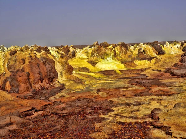 Los cristales de sal en la depresión de Danakil crean una increíble variedad de colores. Etiopía — Foto de Stock