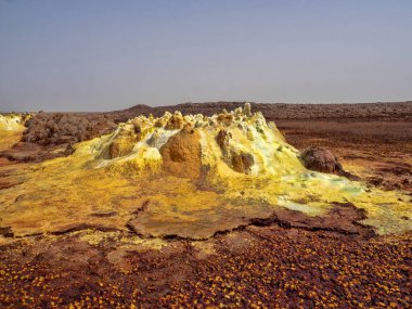 Danakil'ın depresyonu tuz kristalleri yapan inanılmaz parlak renklerde ölür. Etiyopya