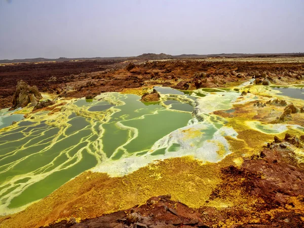 Danakil'ın depresyonu tuz kristalleri yapan inanılmaz parlak renklerde ölür. Etiyopya — Stok fotoğraf