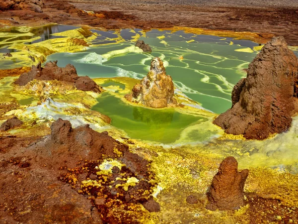 Danakils Depression stirbt unglaublich helle Farben, die Salzkristalle bilden. Äthiopien — Stockfoto